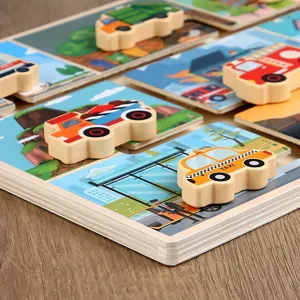 Giocattolo puzzle di traffico in legno per bambini, tavola educativa con veicoli.