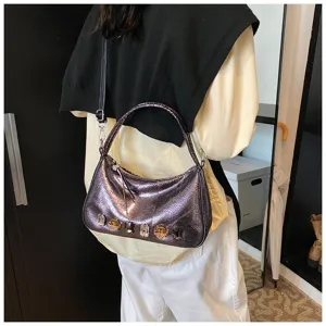 Metallische Hobo-Umhängetasche mit Strass-Edelsteinbesatz, stilvolle Alltagstasche.