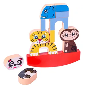 Giocattolo in legno con blocchi di bilanciamento animali per bambini sviluppo educativo.
