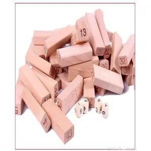 Vista dettagliata dei blocchi di gioco in legno con numeri e struttura in legno.