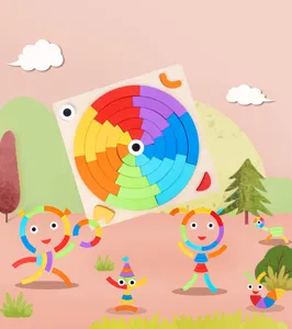 Dettaglio del puzzle arcobaleno in legno con pezzi colorati in un luminoso schema geometrico.