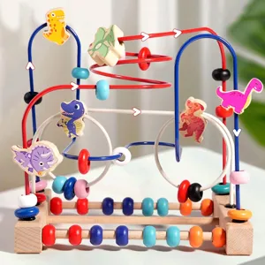 Houten kralen labyrint speelgoed voor peuters met schattige dinosaurussen en abacus voor educatie.