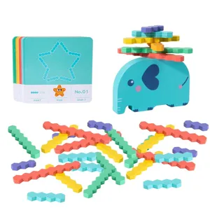 Gioco di impilamento in legno elefante equilibrio con blocchi colorati e carte sfida.