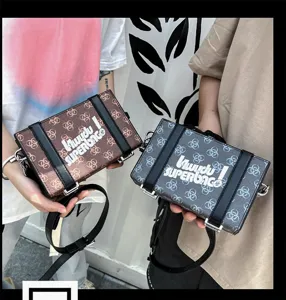Modische bedruckte Box Umhängetasche für Damen und Herren, trendige Crossover Tasche neu.