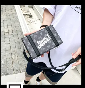 Herren stilvolle Box Umhaengetasche Koreanisch bedruckte Retro Schultertasche taegliche Tasche
