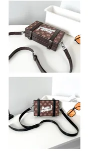 Vintage PU Leder Box Umhängetasche für Damen und Herren, stilvolles Druckdesign, verstellbarer Gurt.
