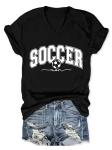 T-shirt noir à manches courtes et col V pour femmes avec imprimé graphique soccer mom.