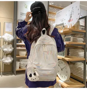 Hübscher weißer Rucksack für Damen, stilvolle bunte bestickte Schultasche mit süßem Pandabär.