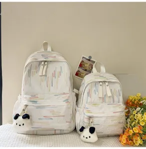 Niedlicher weißer Rucksack mit bunten Linien, Set aus Mini und Groß, ideal für Studenten.