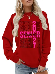 Lässiges rotes Damen Sweatshirt mit Senior 2027 Design, stylisches Herbst Oberteil.