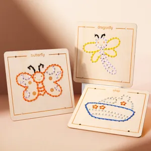 Houten rijgspel bord speelgoed voor kinderen, Montessori fijne motoriek vroege leerpuzzel activiteit.