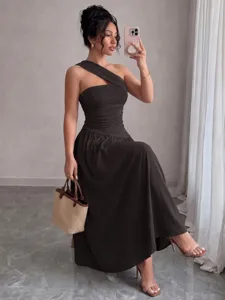 Detail view of the elegant one-shoulder sleeveless pleated midi dress in dark gray.