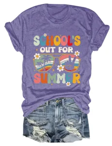 Casual paars T-shirt met korte mouwen, retro zomerprint en een zonnebril met palmen.