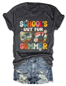 Retro zomer graphic korte mouw t-shirt gecombineerd met stijlvolle denim shorts.