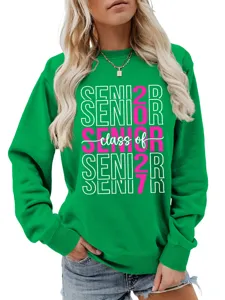 Grünes Damen Sweatshirt Detailansicht mit stilvollem Class of 2027 Grafikprint Design.