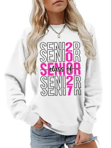 Lässiges weißes Langarm-Sweatshirt mit individuellem Senior 2027 Druck für Damen.