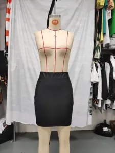 Minifalda de cuero PU negro para mujer, falda bodycon de tiza alta, conjunto de moda sexy para club.