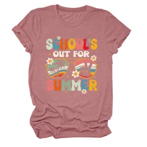 Retro grafisch T-shirt met vrolijke zomerslogan, comfortabele korte mouwen en zachte stof.