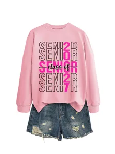 Rosa Senior 2027 Abschluss Sweatshirt kombiniert mit Jeansshorts für Damen Freizeitkleidung.