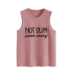 Lässiges rosafarbenes ärmelloses Damen Tanktop mit trendigem Schriftzug auf der Vorderseite.