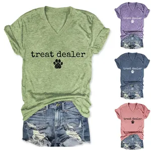 T-shirt à manches courtes et col en V pour femmes avec imprimé animal et short en jean.