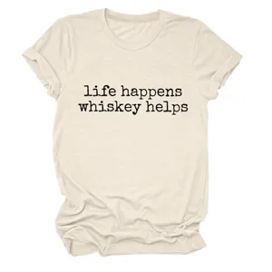 Beige Kurzarm T-Shirt Detail mit schwarzem Typografie-Zitatdruck auf weichem Stoff.