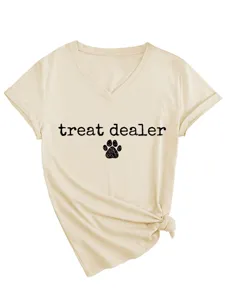 T-shirt femme beige col V manches courtes en gros plan avec motif animal et noeud tendance.