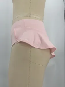 Pantaloncini da yoga tinta unita a vita alta con delizioso orlo con volant per sport.
