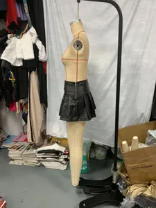 Donna inverno moda tinta unita metallo bottone vita stretta pelle plissettata