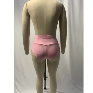 Detailansicht der einfarbigen rosa High-Waist-Yoga-Shorts für Fitness und Sport.