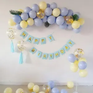 Geburtstagsfeier Ballon Dekoration Set mit blauen und gelben Ballons sowie passendem Banner.