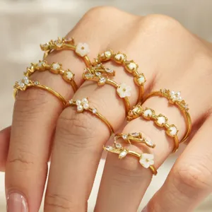 Dainty floral stainless steel zircon ring set, minimalist women's stackable jewelry rings.