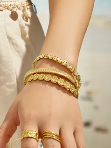 Vergoldeter Edelstahl Blumen Zirkonia Armband und Ring Set fuer modische elegante Damen.