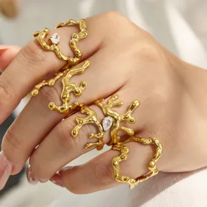 Gold-plated irregular stainless steel zircon ring set for women, minimalist geometric fashion jewelry.