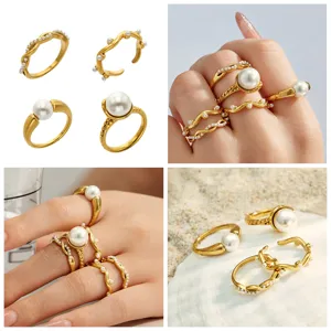 Exquisites 18K vergoldetes Edelstahl unregelmässige Kurve Perlen Ring Set, Detailansicht.