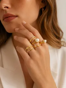 Eleganter unregelmäßiger goldener Perlenring aus Edelstahl, luxuriöser Modeschmuck für Damen.