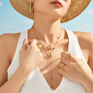 Collier ras de cou multicouche doré pour femme en acier inoxydable avec pendentif en zirconium