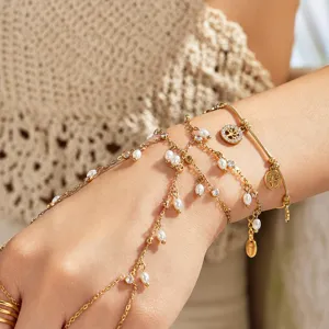 Estilo Elegante Francés Acero Inoxidable Hand Chain Bracelet Galvanizado Oro Perla Artificial Strass Anillo Cadena de Muñeca Para Mujeres Joyería Regalo