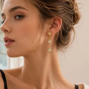 Eleganti orecchini lunghi a trifoglio in acciaio al titanio placcato oro 18k da donna
