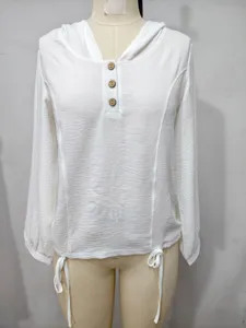 Top con cappuccio a maniche lunghe bianco da donna con bottoni in legno e coulisse.
