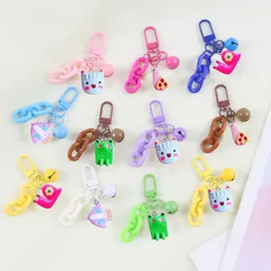 Set di simpatici portachiavi colorati a cartone animato con catena e ciondoli di animali.