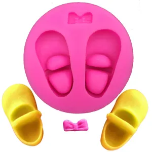 Silikon Baby Schuhe Fondant Form fuer Kuchendeko, Schokolade und Basteln mit Ton.