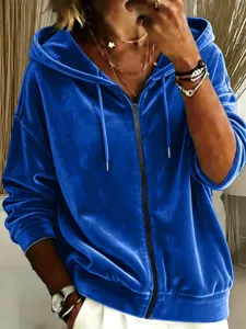 Detailansicht des königsblauen Samt-Reißverschluss-Hoodies mit weicher Textur und Kordelzug.