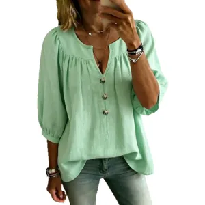 Camicetta da donna con scollo a V, top estivo casual con maniche a tre quarti verde chiaro.