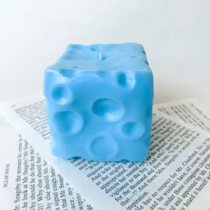 Detaillierte Ansicht des blauen Käse-Slow-Rebound-Squishy-Spielzeugs zur Entspannung