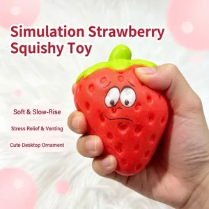 Roter erdbeerförmiger Squishy-Stressabbau-Spielzeug mit süßem Gesicht, von Hand gedrückt