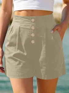 Hochtaillierte freizeithosen mit knoepfen und seitentaschen fuer damen stilvolle strandmode.