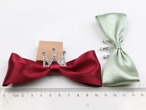 Childrens crown bow hair clip cute rhinestone hair accessories set for girls daily wear.
