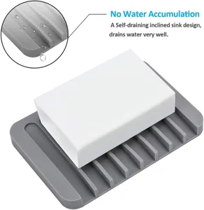 Portasapone in silicone con design inclinato autosvuotante per mantenere il sapone asciutto.