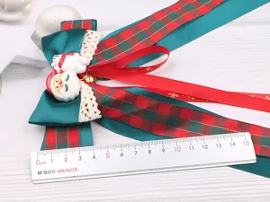 Pince à cheveux nœud écossais de Noël avec ours et père Noël pour fêtes de fin d'année.